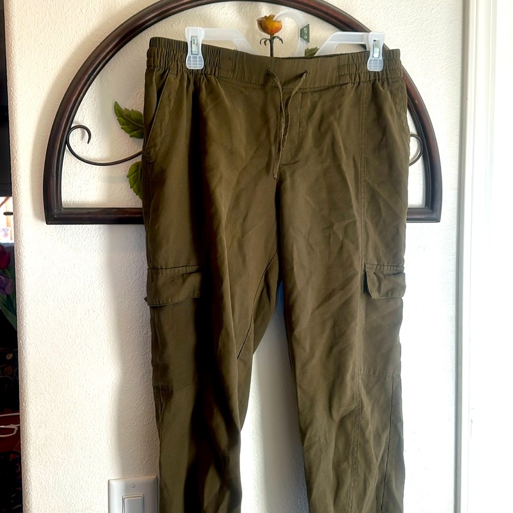 Old Navy cropped trousers